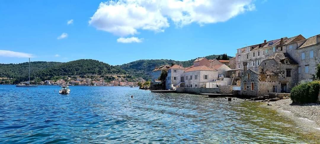 Apartman Karlo * Rukavac (Vis)