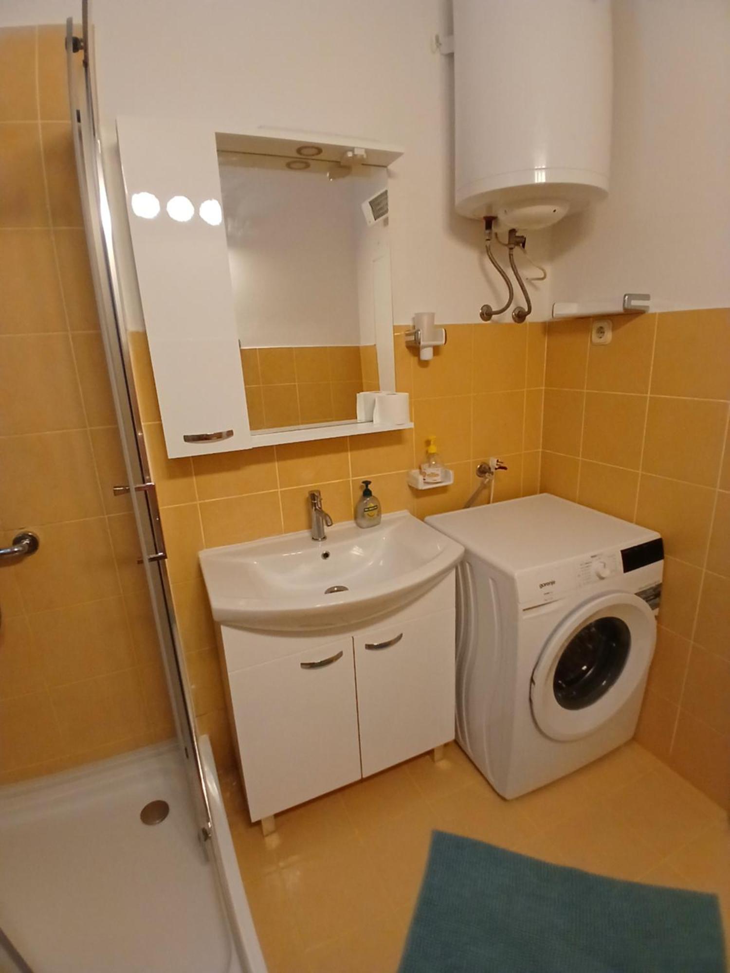 Apartman Karlo * Rukavac (Vis)
